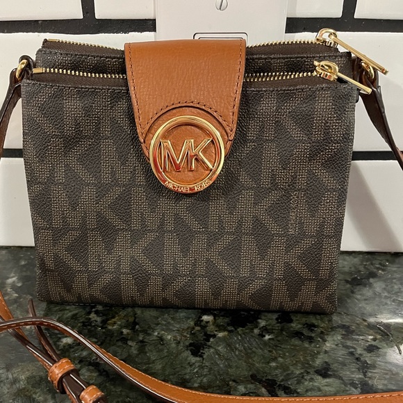 Michael Kors Fulton Small Saffiano Brown Leather Messenger - Picture 1 of 8